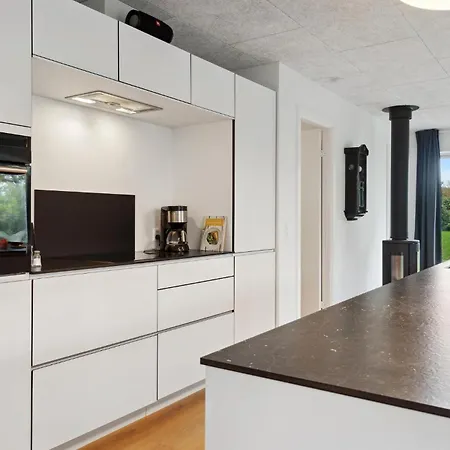 Holiday home Gorgeous In With Kitchen Hjerm